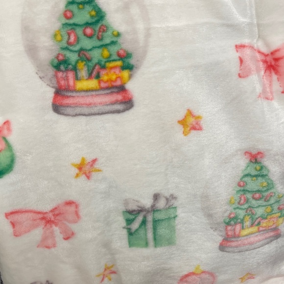 Pink Christmas Tree Snowglobes & Pink Bow Ribbons Plush Blanket 50”x70” NWT - Picture 3 of 4